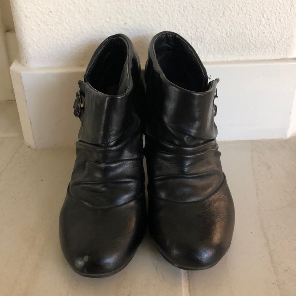 Black Synthetic Leather boot heels size 6.5